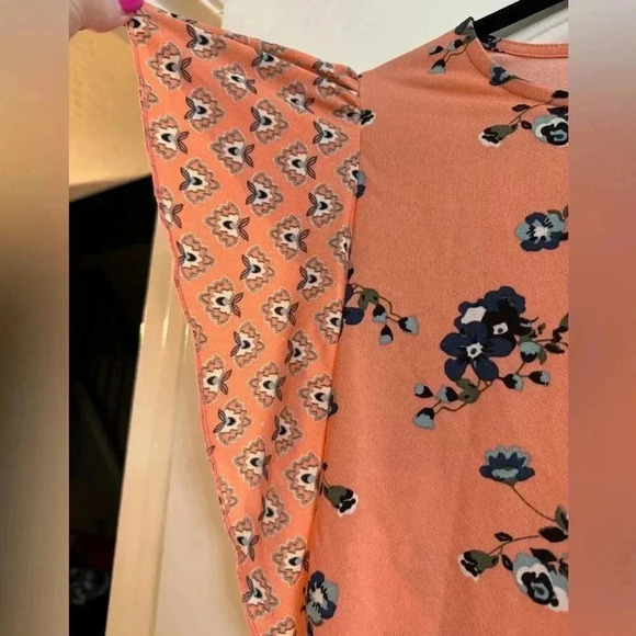 NWT Floral Blouse Top Flowy Size S Angels Forever Young Flutter Sleeve Bohemian - Picture 4 of 10